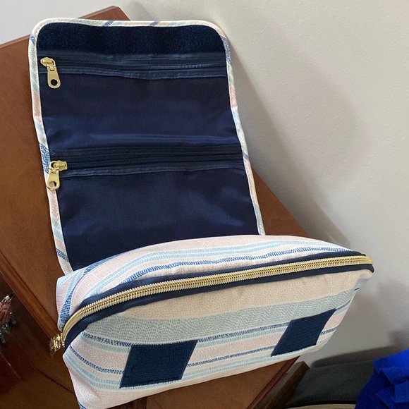 Sophia Joy Cosmetics Case with Handle. NWT - Picture 2 of 12